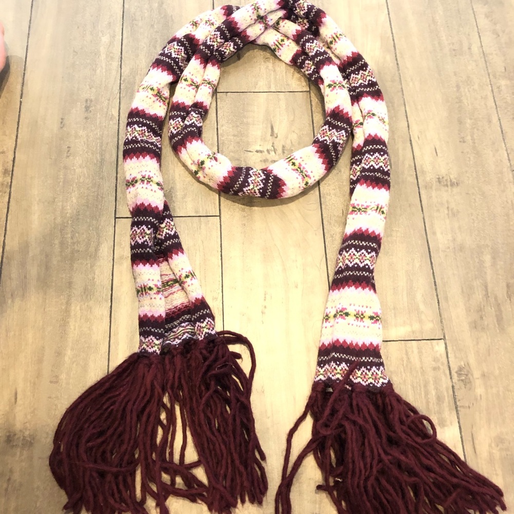 Maroon scarf